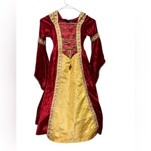 Halloween/dress‎ up.  Queen costume.